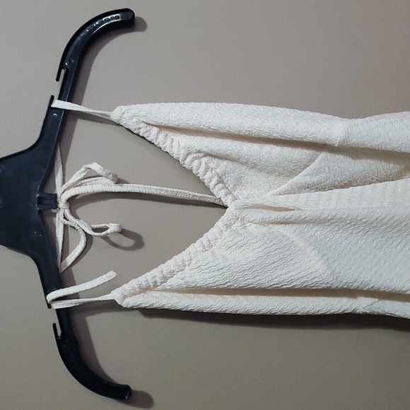 Cream halter style top size large - Picture 2 of 4